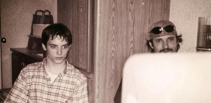 Элайджа Вуд и Роберт Родригес во время съемок фильма "Факультет", 1997 год Источник: supercoolpics.com 