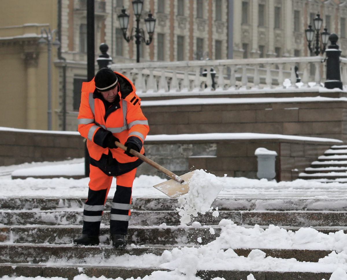 Дворник москва