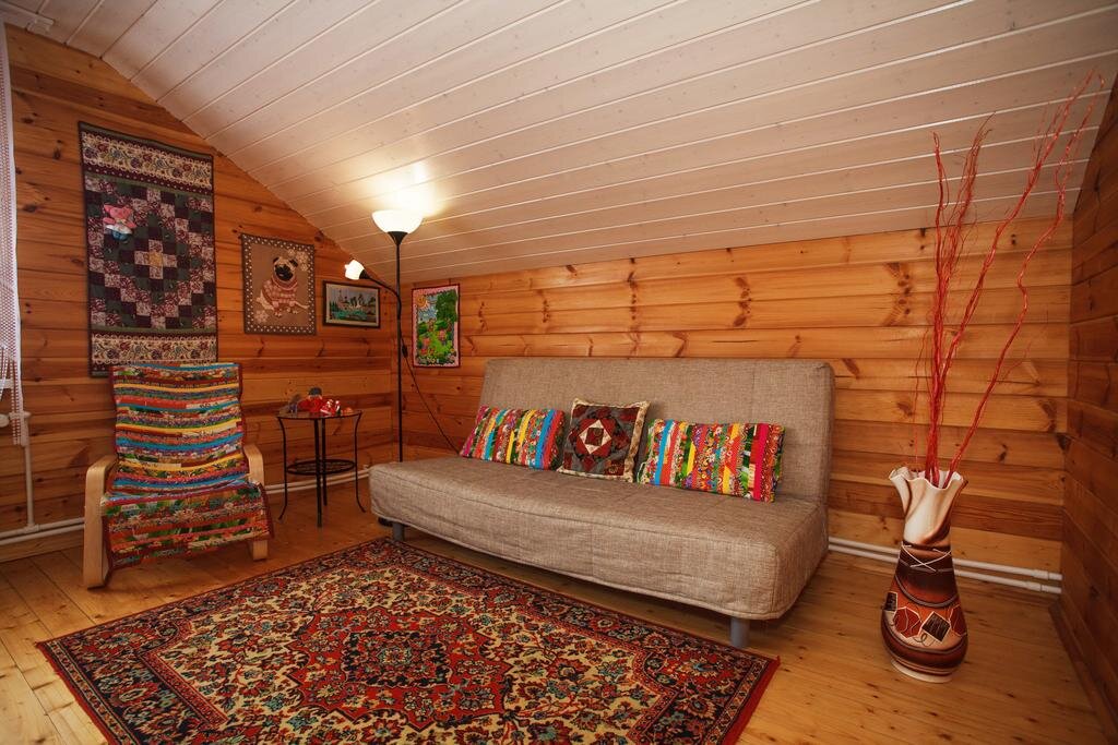 Очень симпатичный интерьер, в который отлично вписался советский ковер. Фото: www.booking.com