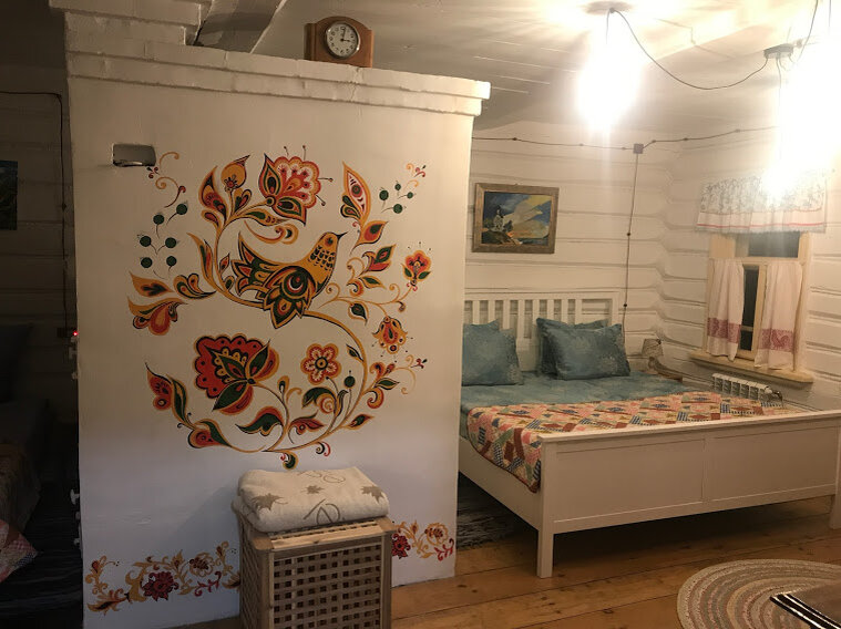 Внутри дома.