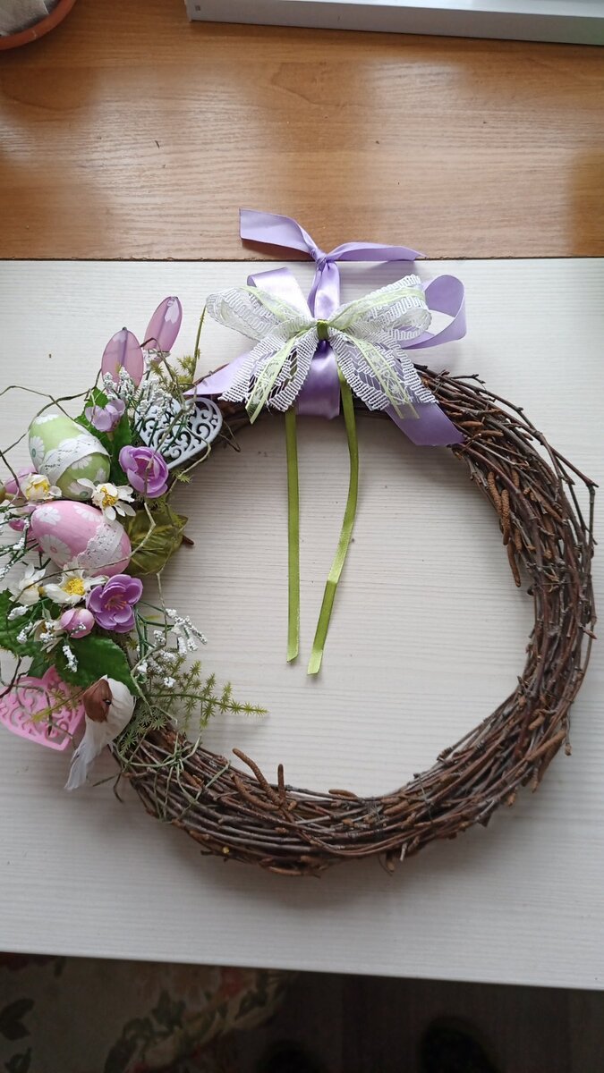 Пасхальный венок – это очень значимый подарок, символизирующий вечность и бесконечную жизнь, дарованную нам Иисусом Христом.