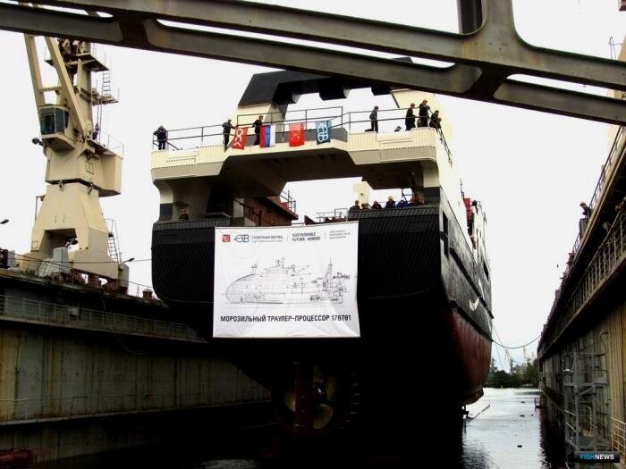 Траулер на стадии строительства. /Фото: fishnews.ru