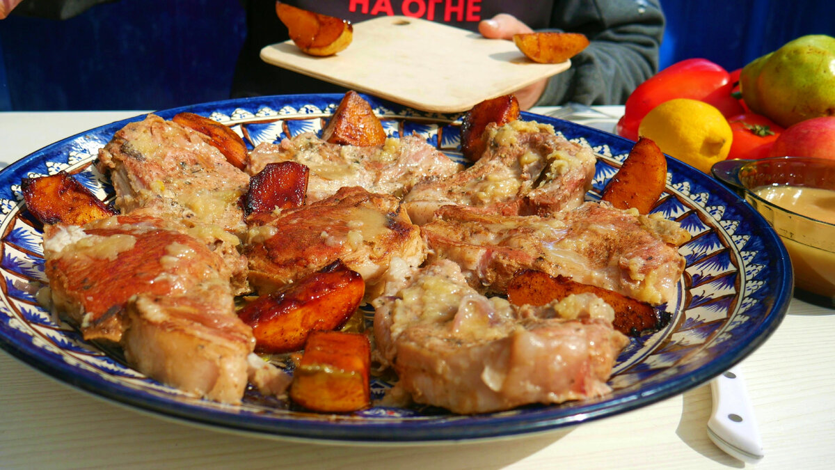 Корона блюдо для праздника(корейка свинина ребра)