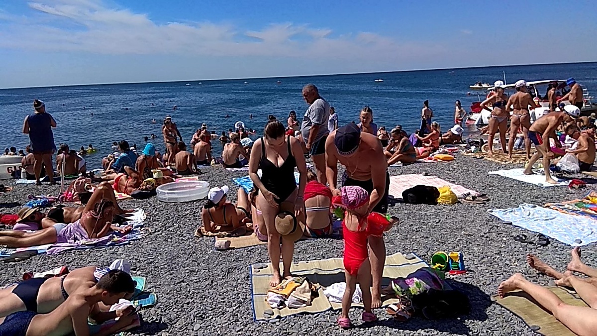 Чистое море радует глаз