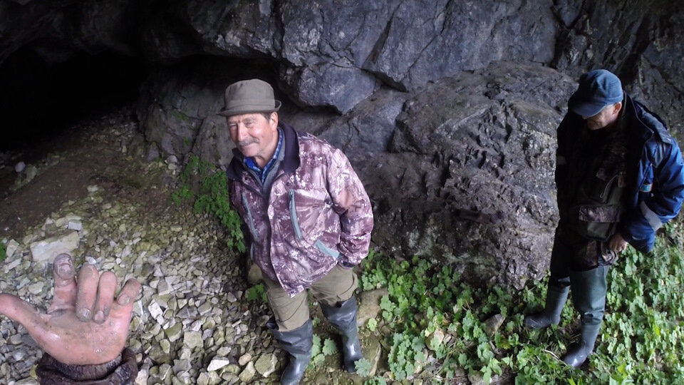 Нашли древнюю пещеру, Рыболовное путешествие к перевалу Дятлова, Жизнь в тайге
