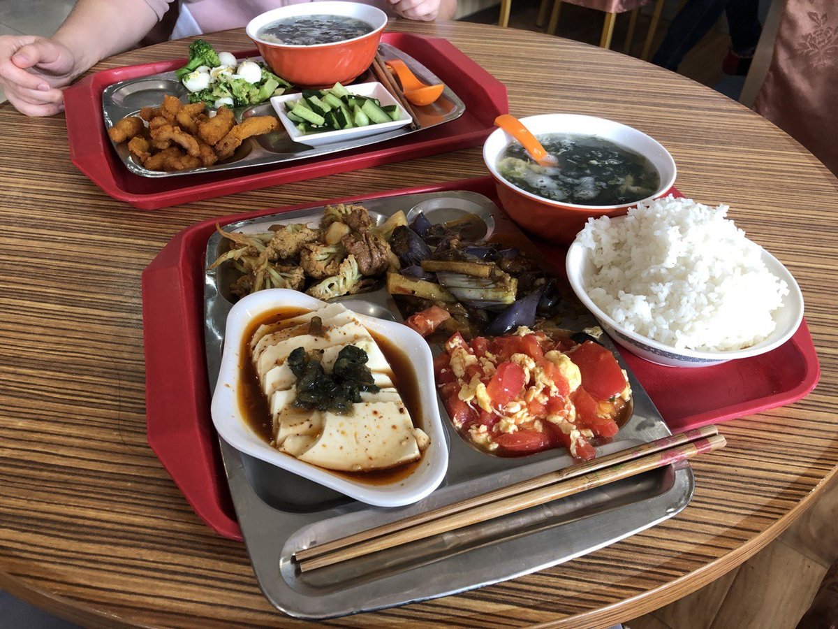 Вообще в Китае специфичная еда — это моя порция в столовой университета