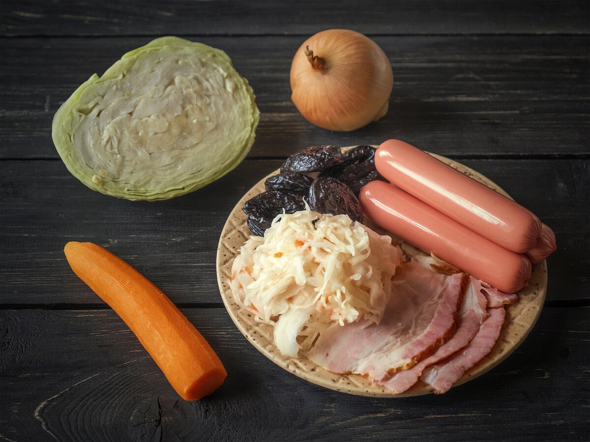 Основные компоненты для бигоса (авторское фото)