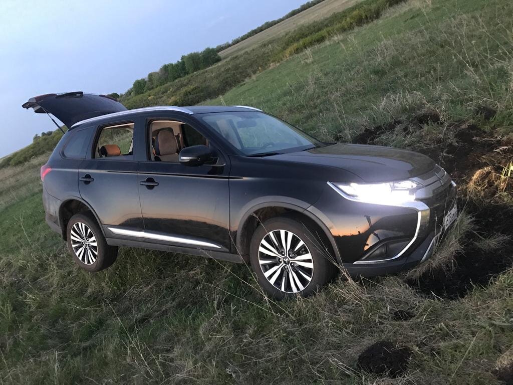 Вот так бывает, когда ездишь по высокой траве.