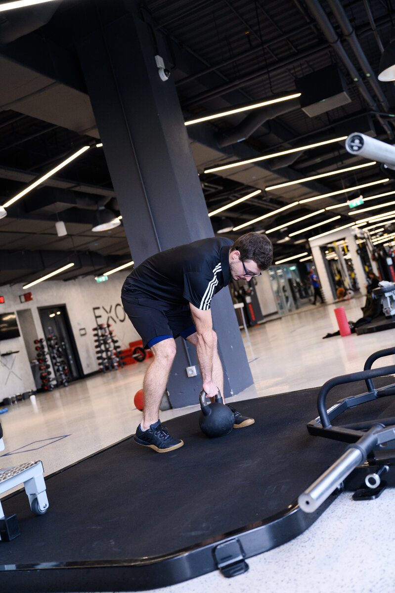 Постепенно добавляю в тренировки новое оборудование и снаряды. В этой сессии настал черед гири...