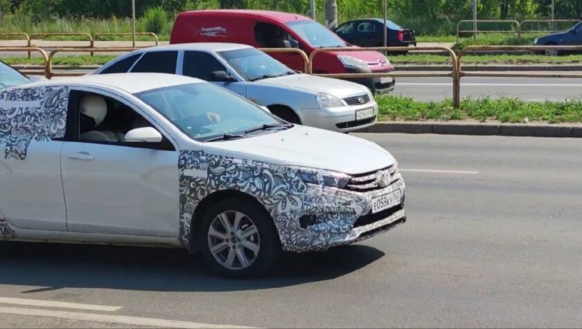 Будущая закамуфлированная Lada Vesta