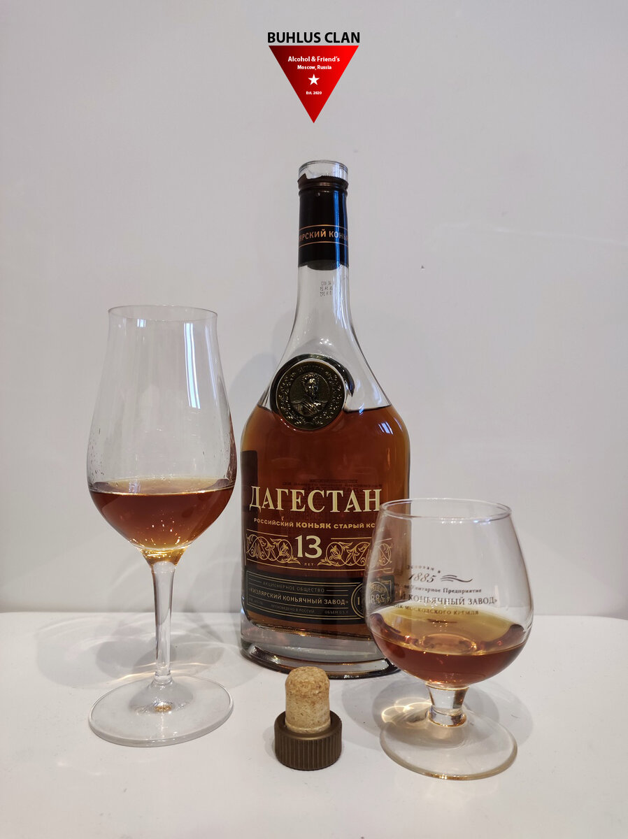 Фото из архива Бухлус Клан. Выглядит вроде неплохо. Красная наклейка на бокале "развалилась", но скоро приклеим новую. Так что наклейке быть!