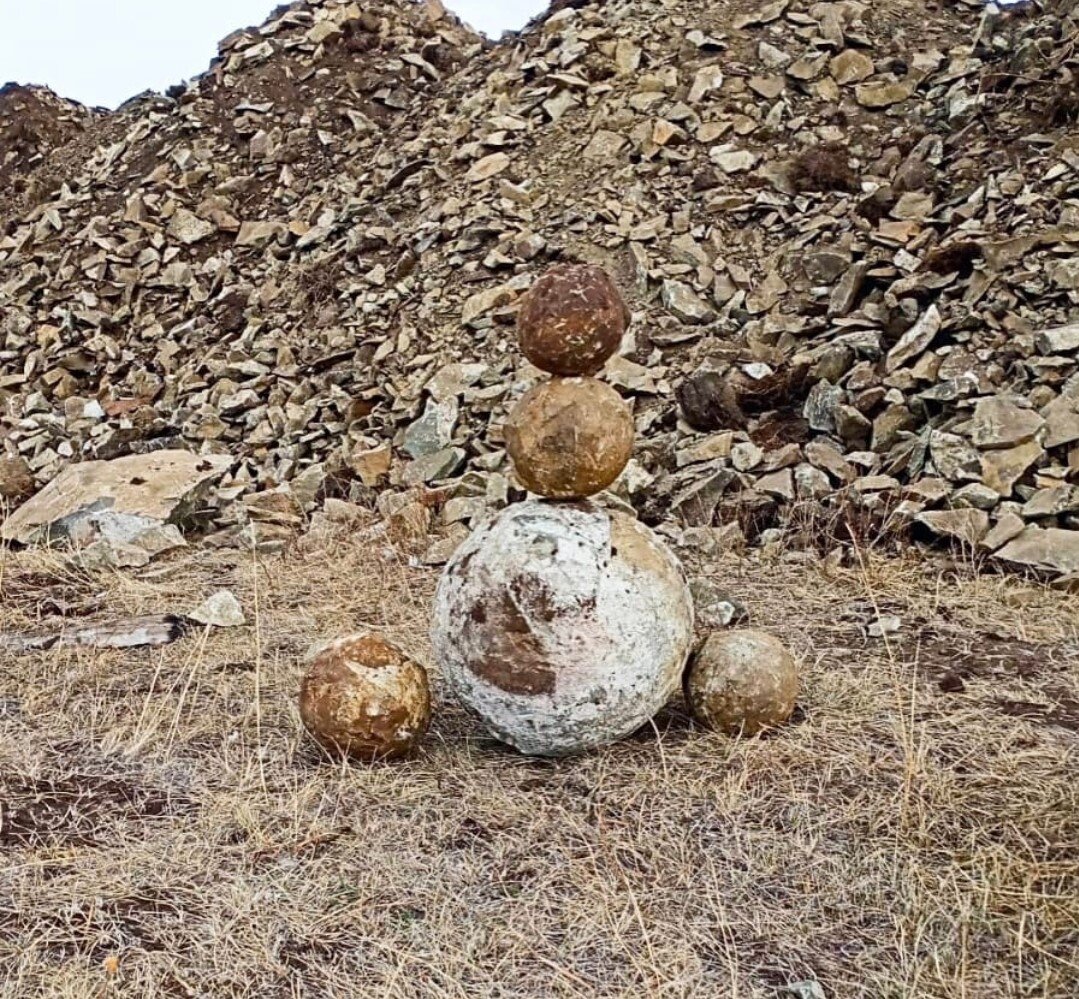 каменные шары