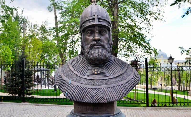 Бюст Андрея Боголюбского на Аллее правителей России в Москве