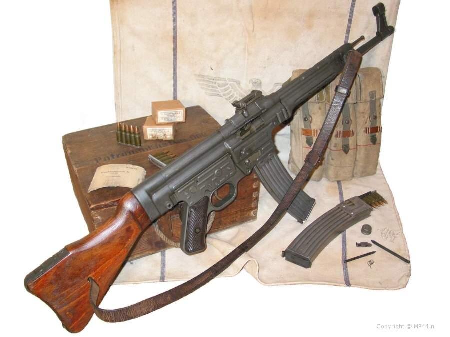 Автомат 1 мировой. Автомат вермахта STG 44. Немецкая штурмовая винтовка STG-44. МП-43 немецкая штурмовая винтовка.