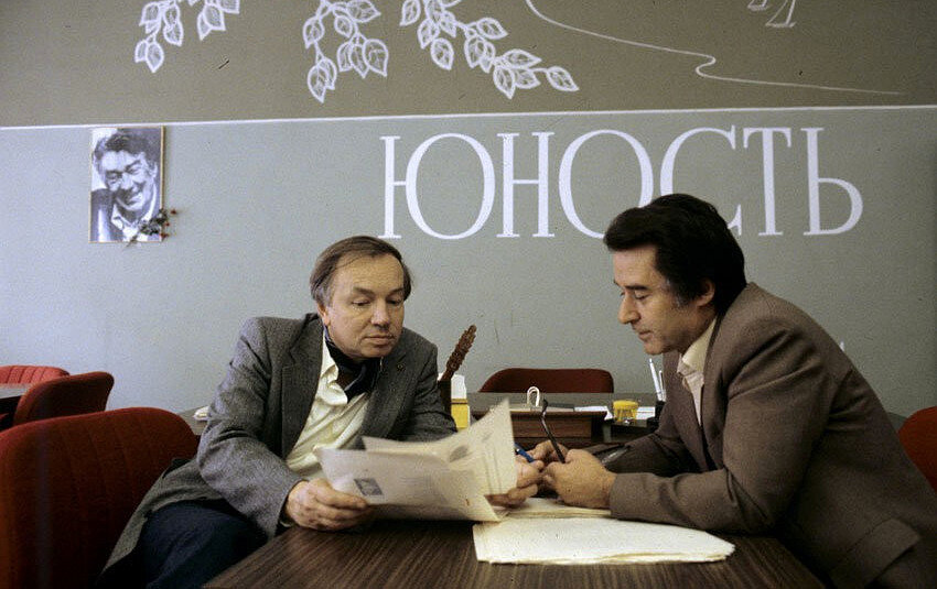  Андрей Вознесенский и Андрей Дементьев. Источник: rg.ru