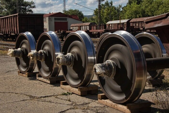 Внешние радиусы колес не конусы, а цилиндры. |Фото: transport-news.ru.