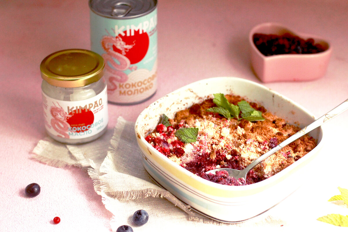 Низкоуглеводный ягодный крамбль от Елены @urbanistka_vl. Ссылку на рецепт публикую в комментарии. 