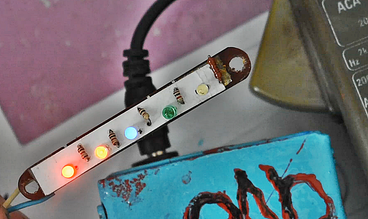 Вклеил бумагу, чтобы вписать напряжение при котором загорается каждый светодиод