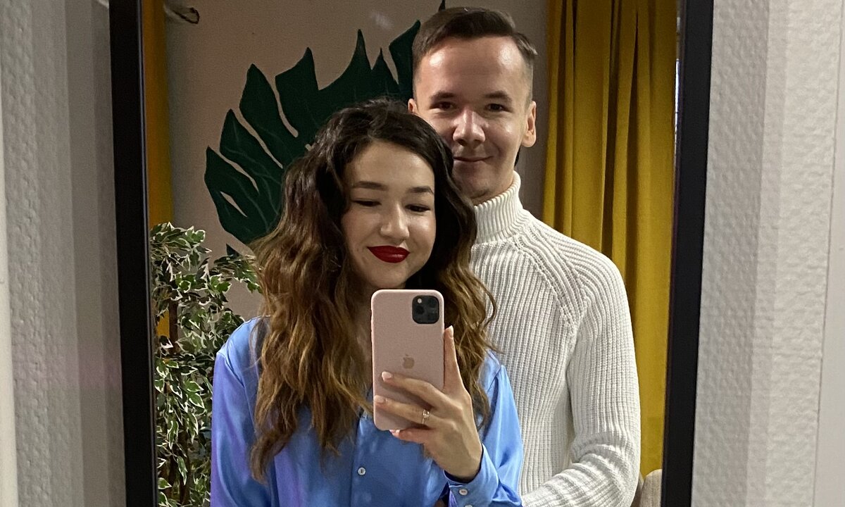 Благодарю своего мужа просто за то, что он есть у меня.  