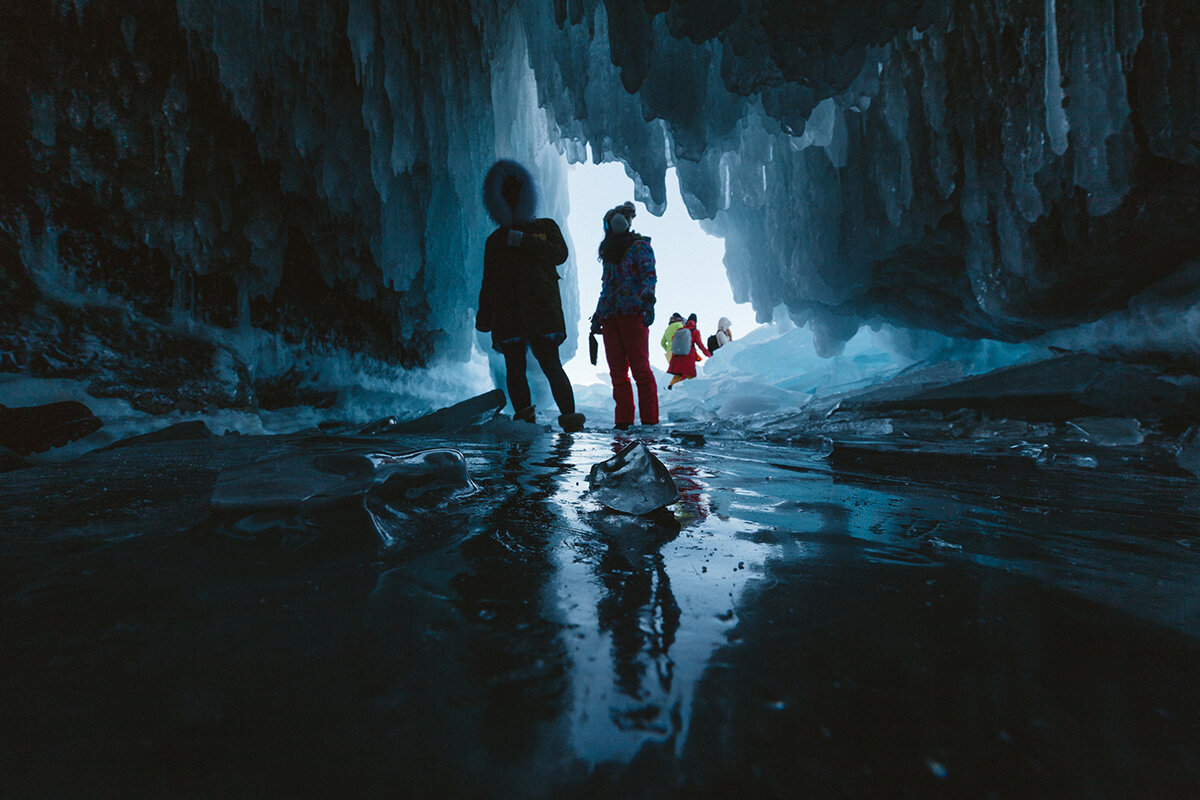 Человек на холоде. Закутанный в шарф. Весенняя простуда. Winter is frosty and snowy. Самая холодная страна.