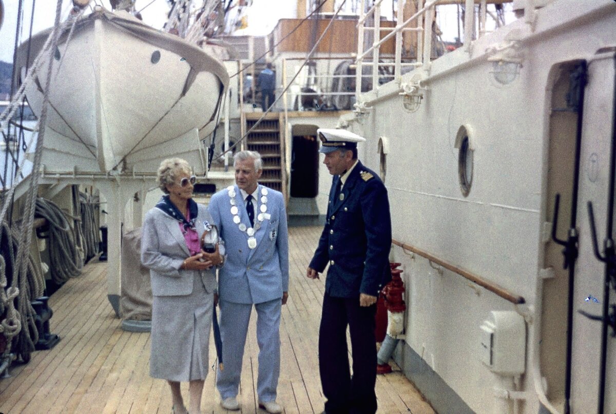 Нашениек принимает мэра города — не знаю какого. 1986 год.