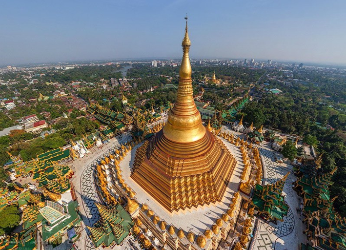 Пагода Шведагон,   Мьянма                                                                                                                                                                                                                         Высота пагоды - 99 м, периметр - 433 м. Возраст более 2 500 лет.
