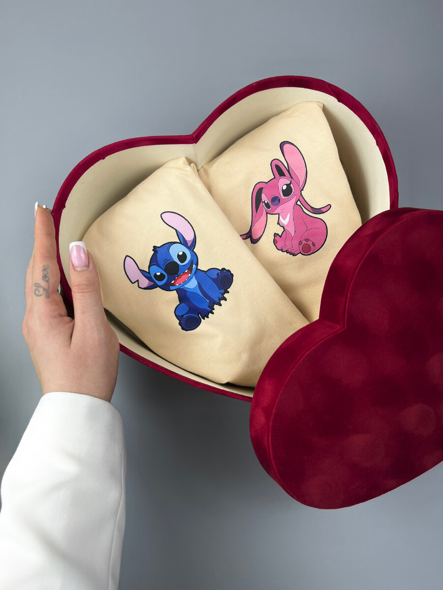 У нас можно купить парные футболки , толстовки , худи - ЛИЛО И СТИЧ «ТРОНУЛА МЕНЯ» для влюблённых.
Парную футболку можно купить через магазин вконтакте , скоро появимся на wildberries ❤️ парная футболка для влюблённых - отличный подарок парню, девушке, мужу  ☀️ Мы делаем парные футболки / толстовки с любыми надписями для двоих, картинками, например Пиксар Pixar , том и джерри, стич и ангел , мышь побольше мышь поменьше , биба и боба , выпусень пупсень .. 
Так же , мы создаём парные футболки толстовки для подруг ЛП, парные футболки муж + жена , муж жена и ребёнок ( фемели лук family look) ❤️ 

МЫ ДЕЛАЕМ ПОД ЗАКАЗ ФУТБОЛКИ.
извините за ломаный текст, пришлось вставить ключевые слова 😂