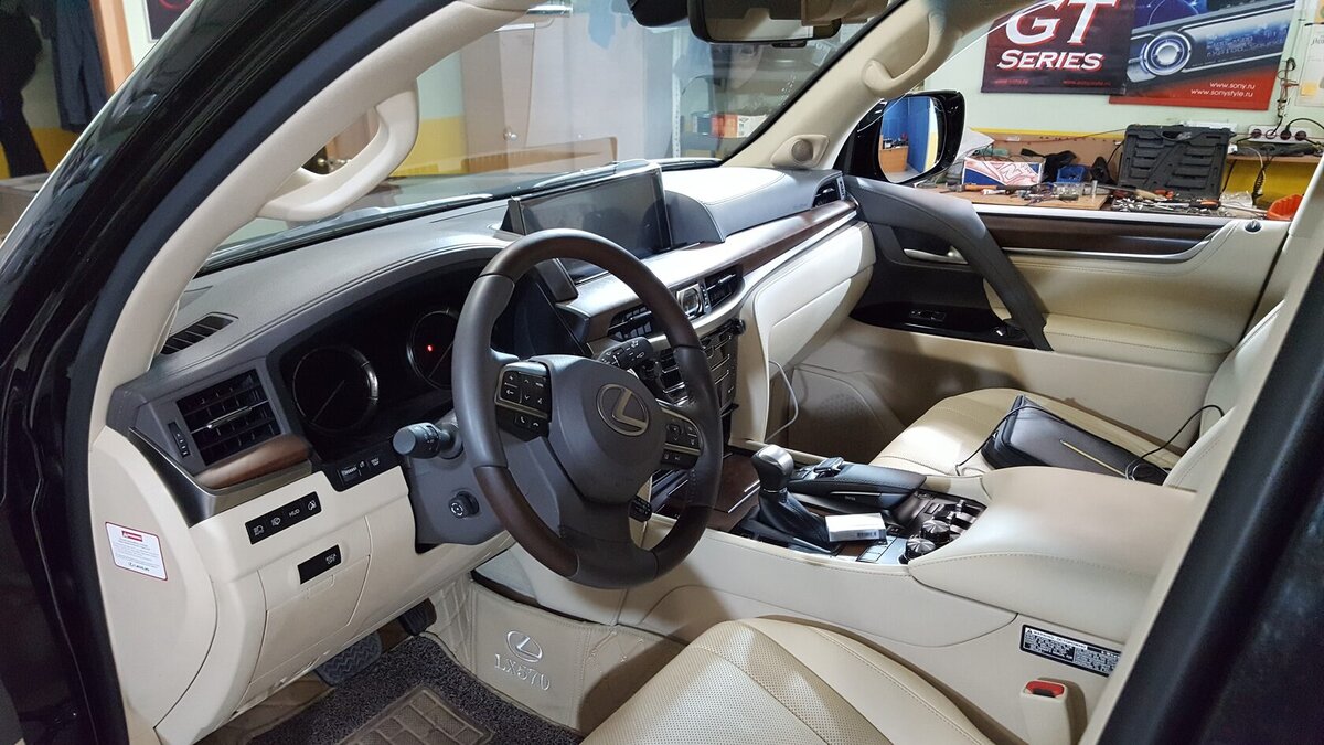 Lexus LX 570 салон коньячный