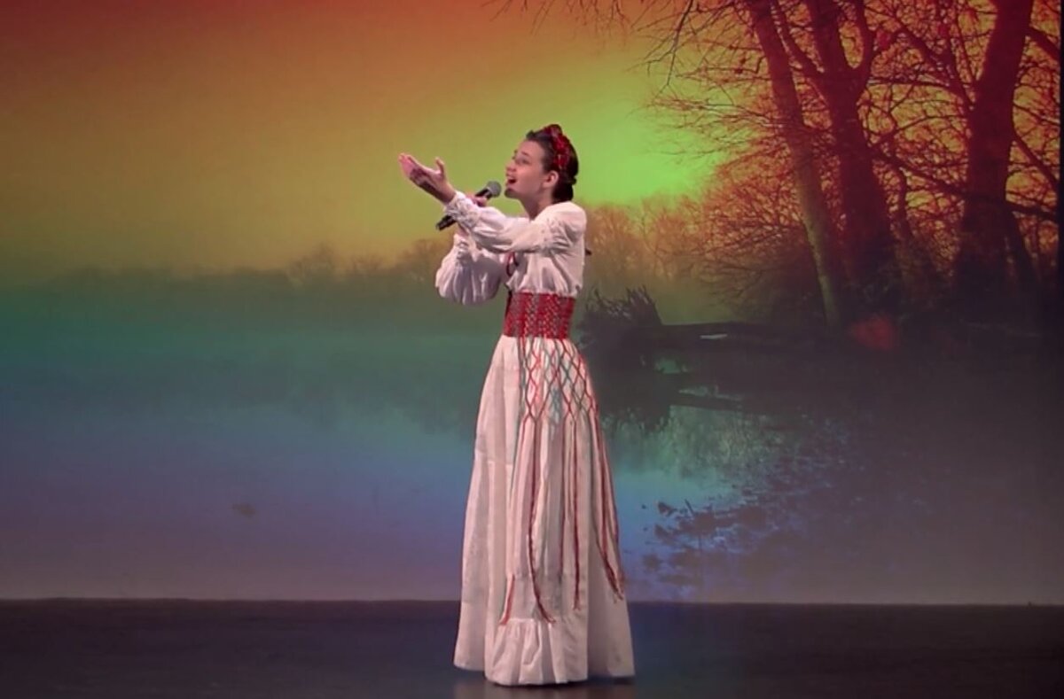 Певица мэри крэнберри. Марта тимофеева фильм сестренка. Мари краймбрери фото. Песня приняла приняла девочка. Песня приняла приняла девочка.