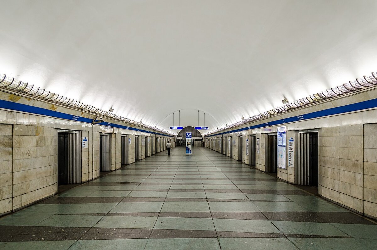 Закрытие парка победы метро. Станция парк Победы Санкт-Петербург. Станция метро парк Победы. Московская (станция метро, Санкт-Петербург). Петербургский метрополитен станция Московская.