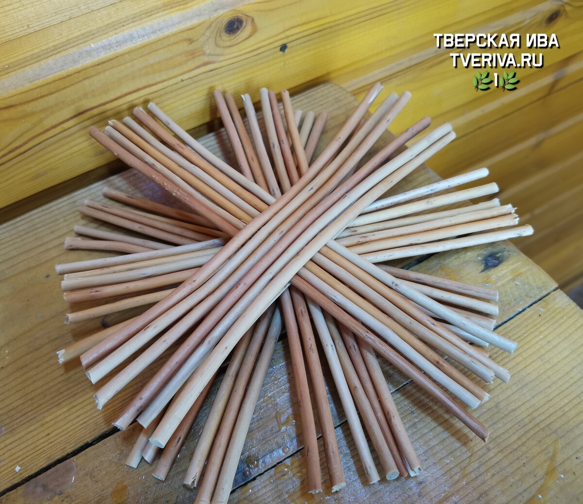 Это первое фото. Все последующие фото будут также пронумерованы. Собираю крестовинку из ивовых палочек 6х6