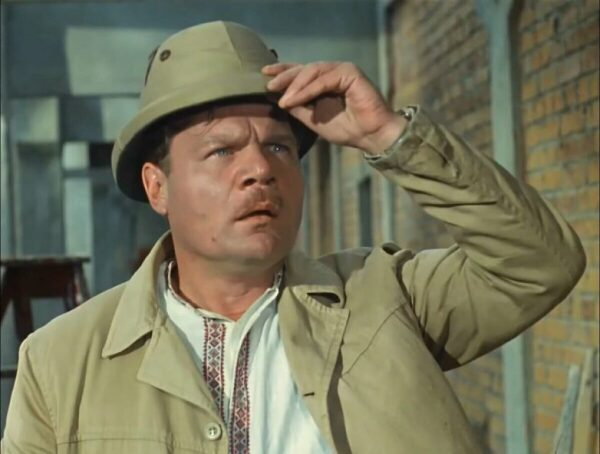 Кадр из фильма "Операция "Ы" и другие приключения Шурика", 1965 года, Режиссёр: Леонид Гайдай.