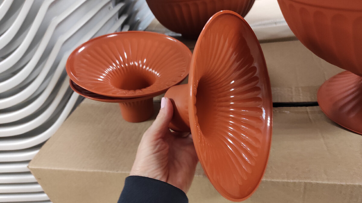 кашпо Ливия на ножке