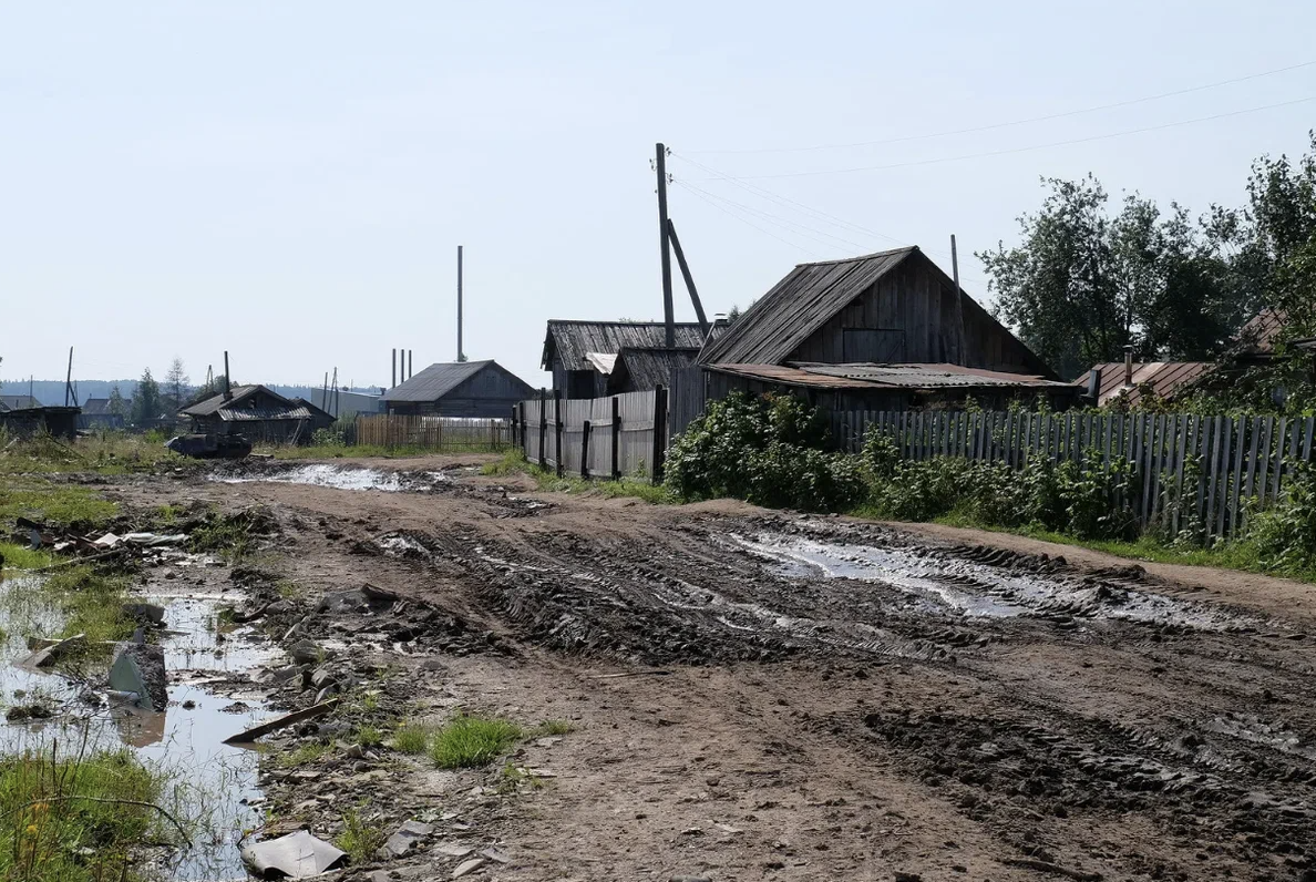 Самая бедная область. Деревня разруха Российская разруха. Деревня Архангельск разруха. Убогая Российская деревня. Нищая Российская деревня.