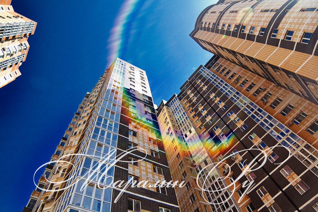 ЖК «Славянский квартал» в г. Ростове-на-Дону - это комплекс, состоящий из 2-х домов высотой 22 этажа, построен в Ленинском районе. Всего 478 квартир площадью от 51 до 116 м². Основное преимущество комплекса – безопасность.