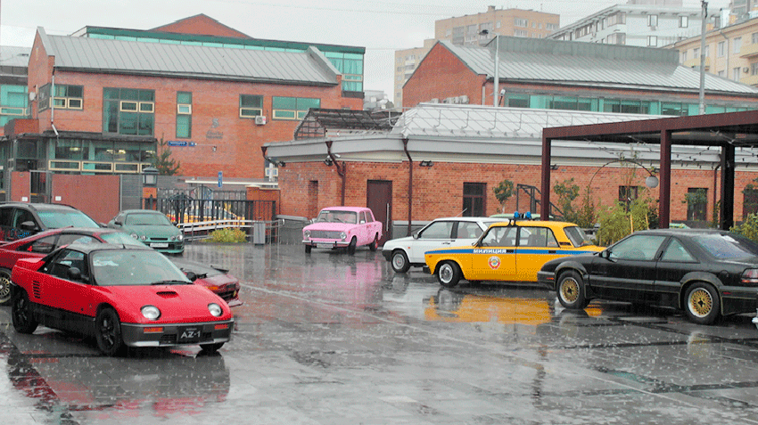 В центре столицы устроен праздник тюнинговых и ретроавтомобилей