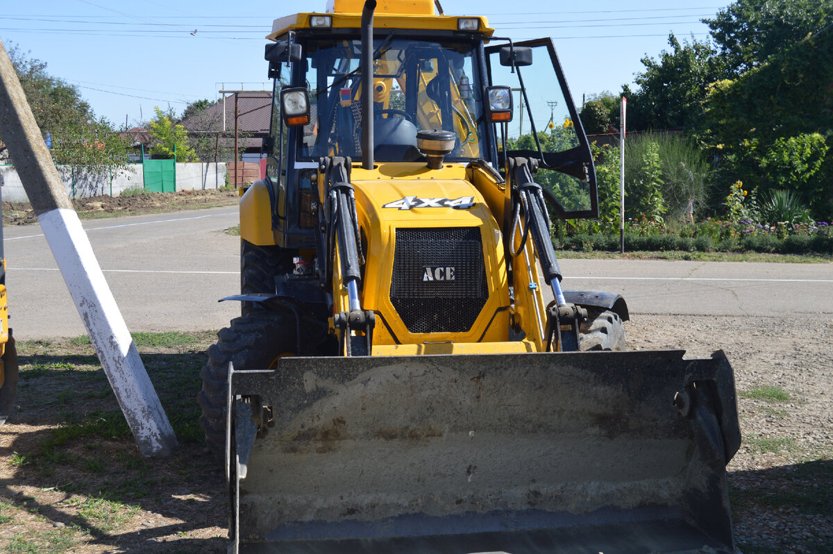 Фото автора. 10.09.2023. Трактор который приехал к нам из Индии.