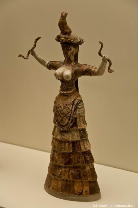 Богиня со змеями. крито-минойская цивилизация.