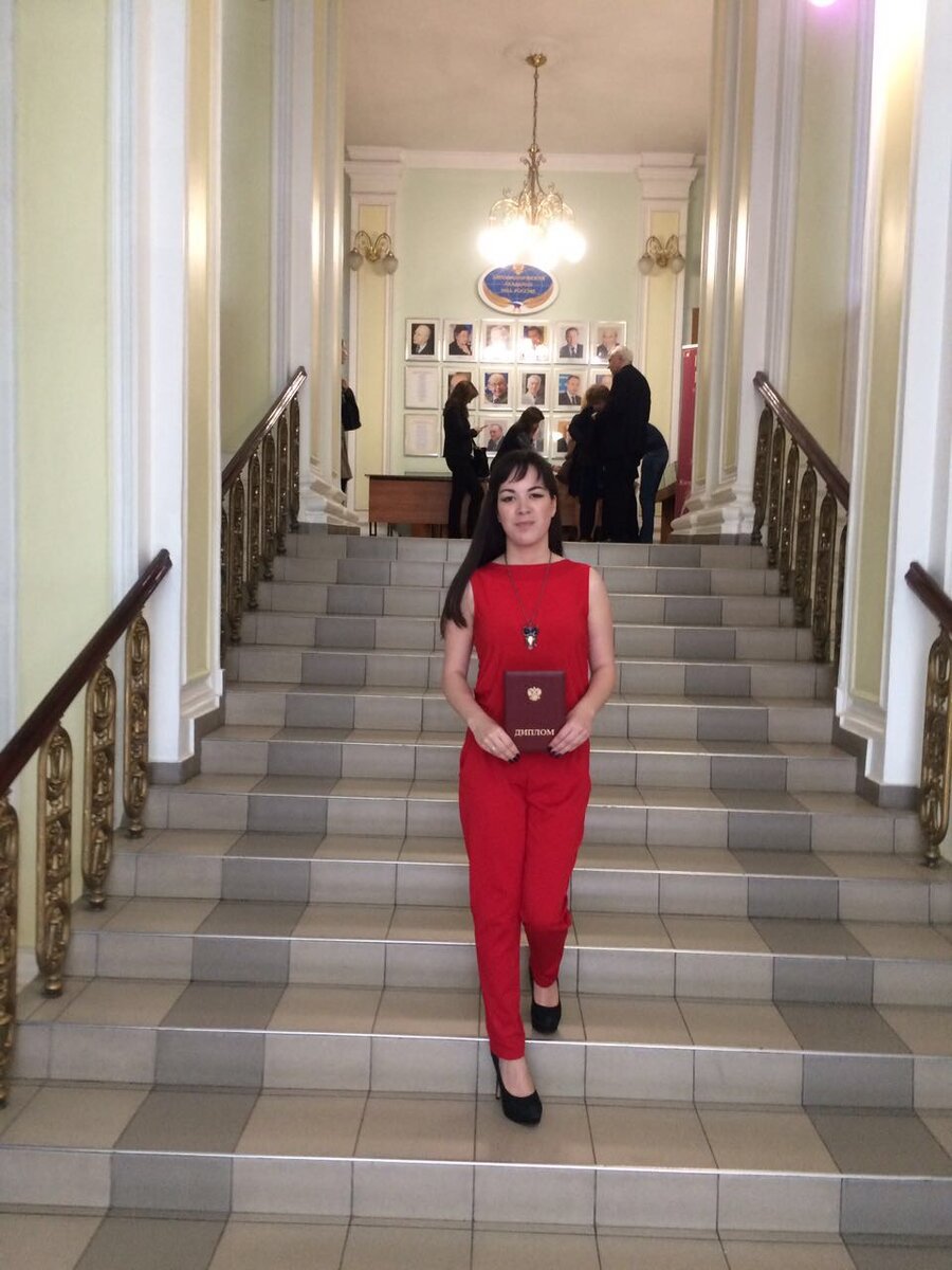 После вручения красного диплома магистратуры ДА МИД РФ. Фото из личного архива.