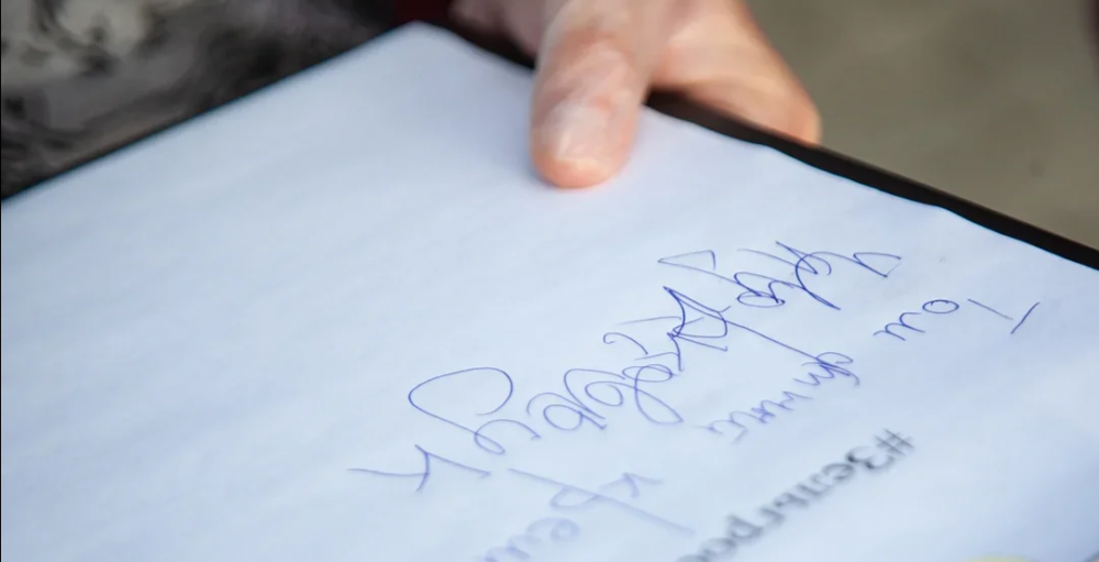 вВВолгограде, Волжском и Средней Ахтубе работают около 40 точек по сбору подписей