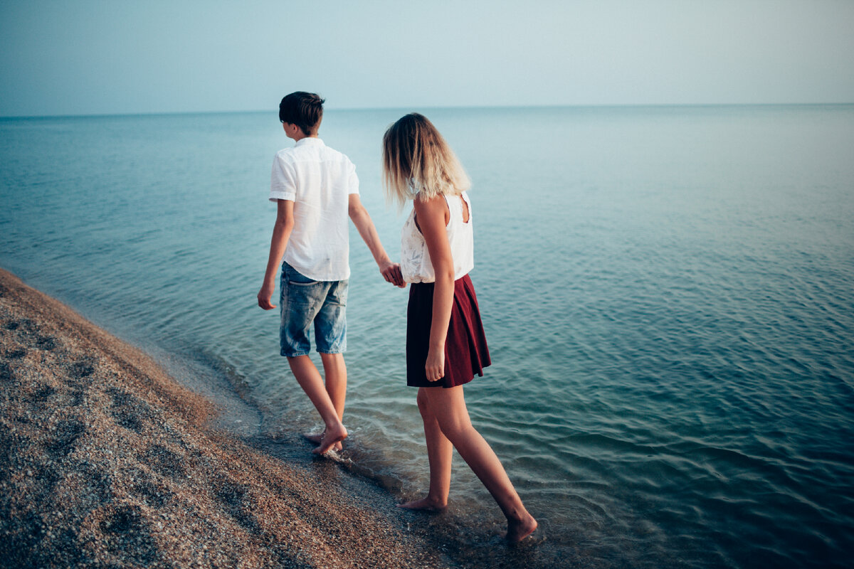 в здоровых отношениях жена следует за мужем