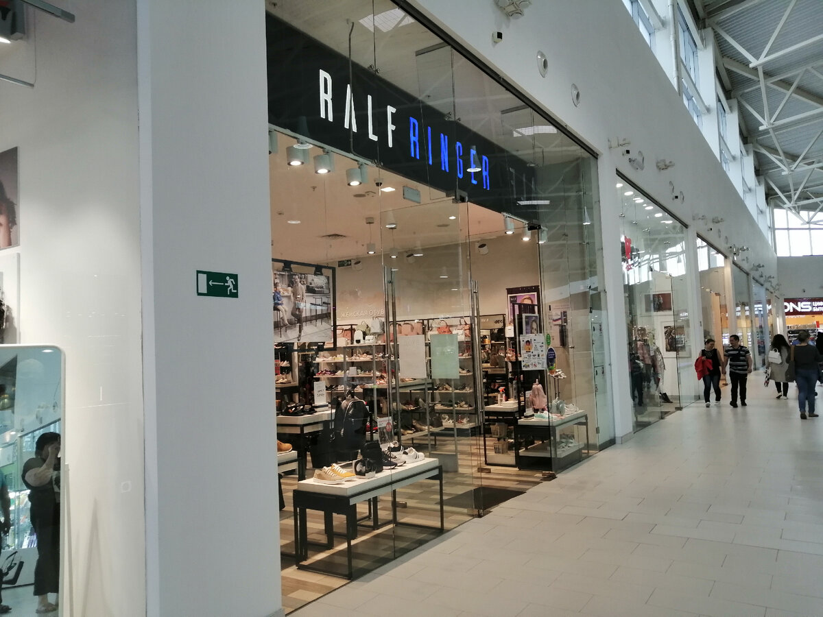 Отдел обувного бренда Ralf Ringer