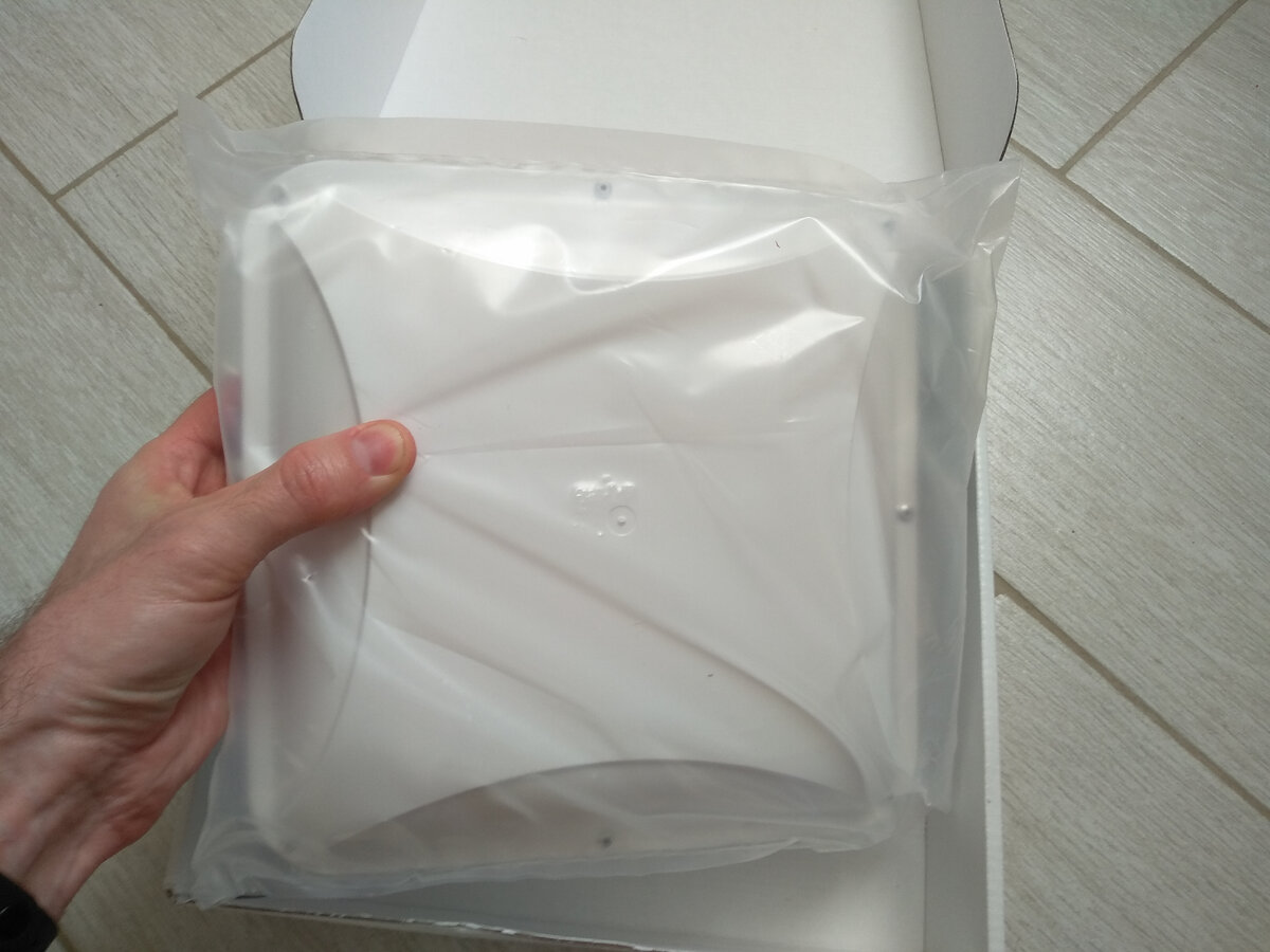 Модель взял недорогую, но с технологией mimo, говорят она лучше "ловит".