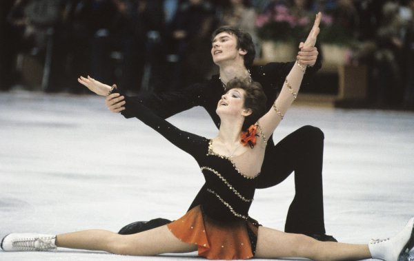 Многие поклонники фигурного катания, вероятно, помнят известную пару фигуристов в танцах на льду - Марину Климову и Сергея Пономаренко.-1-2