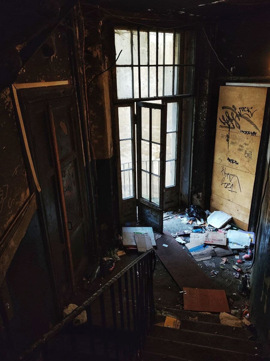 фото: Непарадное в парадных 