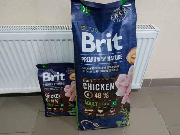 Корм выпускают в удобных упаковках по 3 и 15 кг.