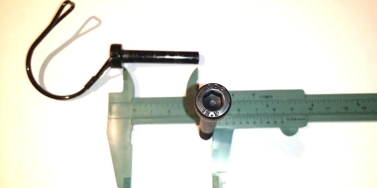 Убедитесь, что на болте указан класс прочности.