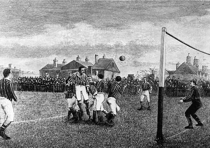 Обычный матч в начале 19 века. Воротами являются две деревянные штанги и верёвка, натянутая между ними. 