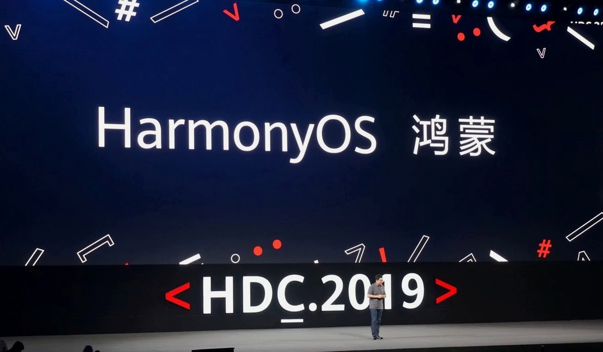 Ричард Юй, глава потребительской бизнес-группы Huawei, представляет новую операционную систему Harmony на конференции разработчиков Huawei в Дунгуане, провинция Гуандун, Китай, 9 августа 2019 года. 
Фото: Reuters