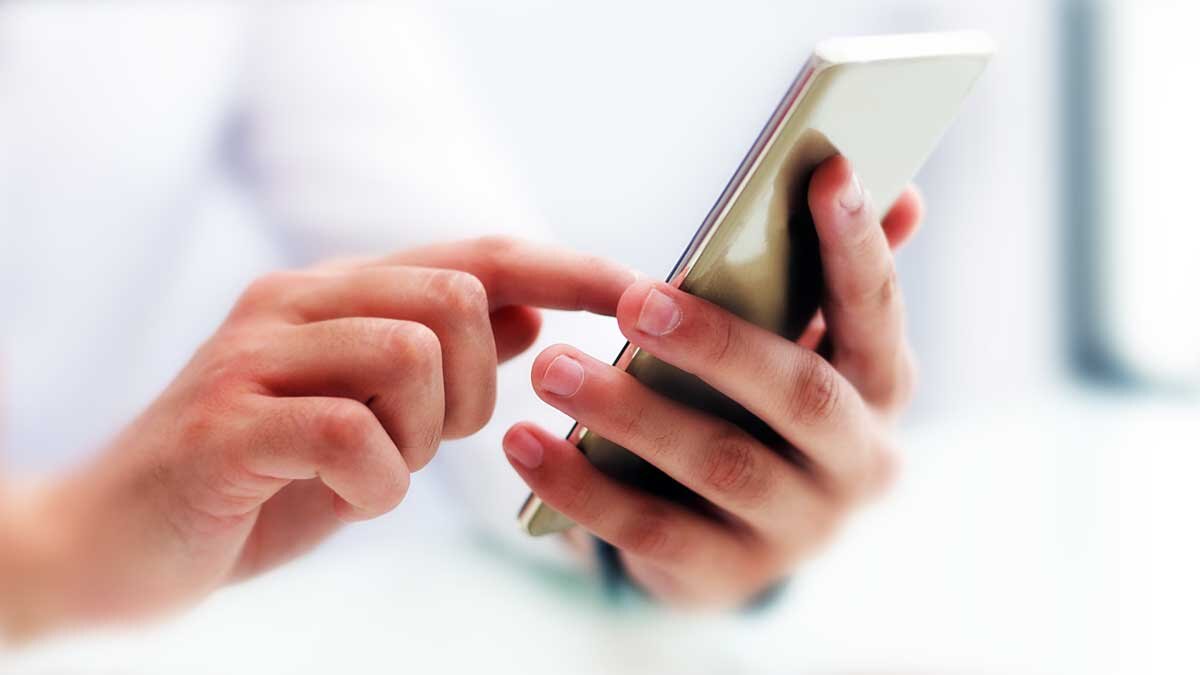 Не трогай мой телефон! Как узнать, кто брал телефон в ваше отсутствие? Фото freepik.com